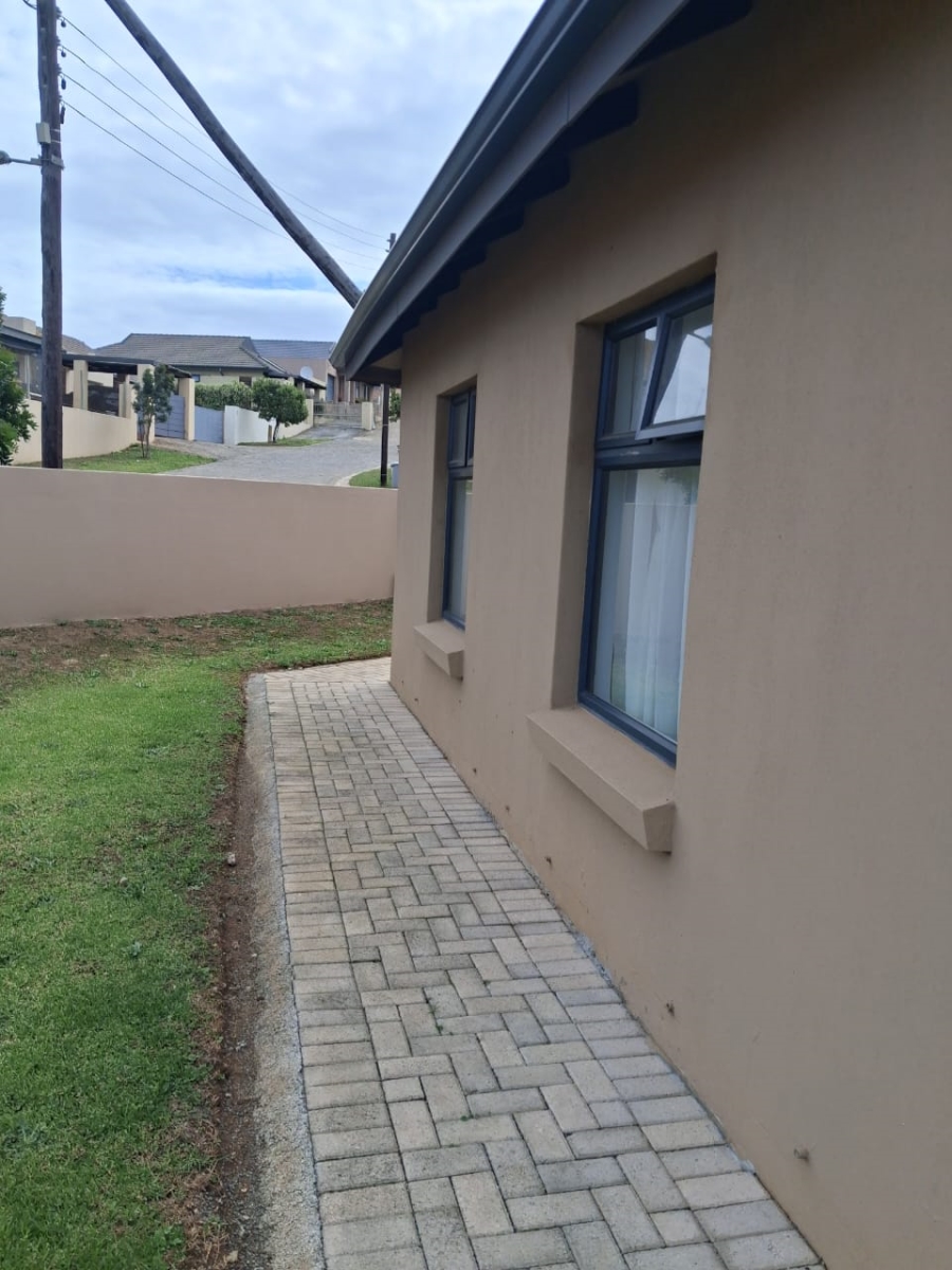 To Let 3 Bedroom Property for Rent in Kidds Beach Eastern Cape